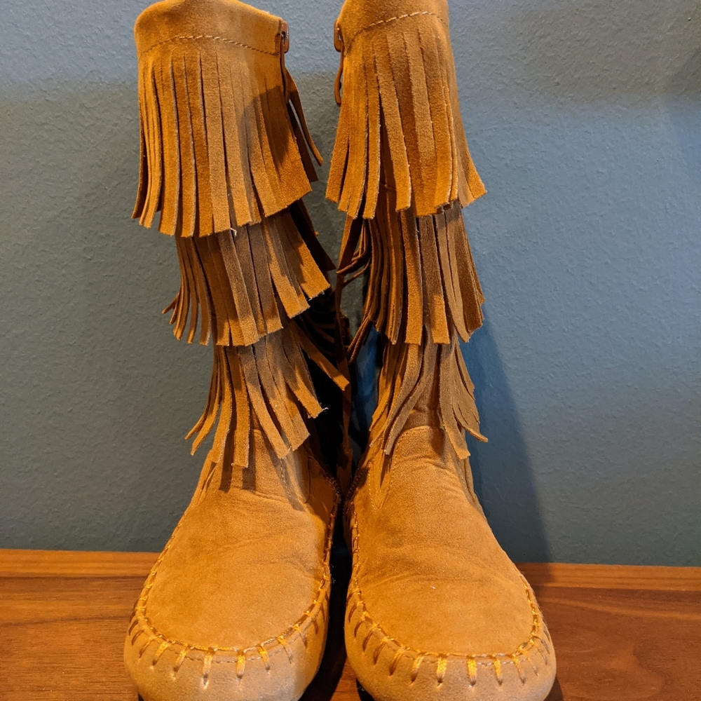 Adorable toddler fringe boots-tan